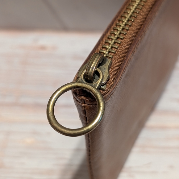 Madewell The Leather Pouch Wallet in English Saddle - Picture 4 of 11